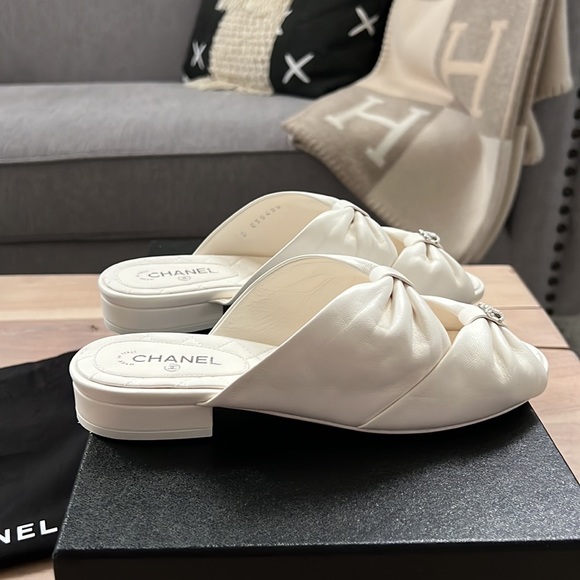 Chanel lambskin sandals, Size 36 - Picture 3 of 10
